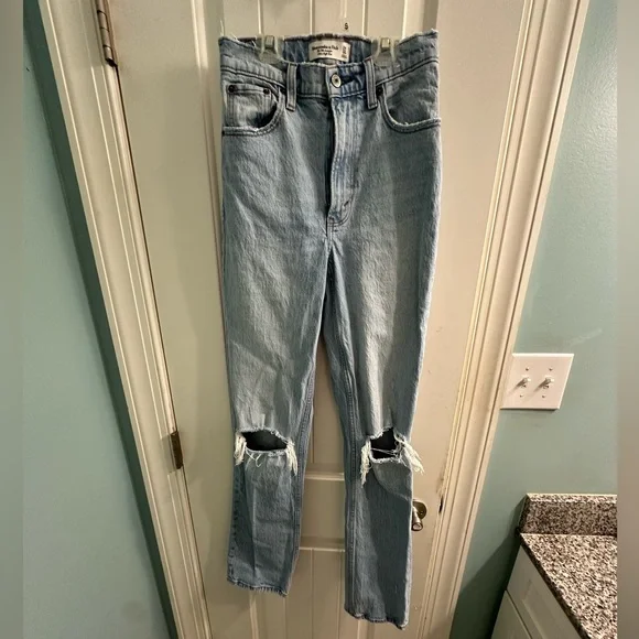 Abercrombie Ultra High Rise 90s Straight Jean - Picture 5 of 5